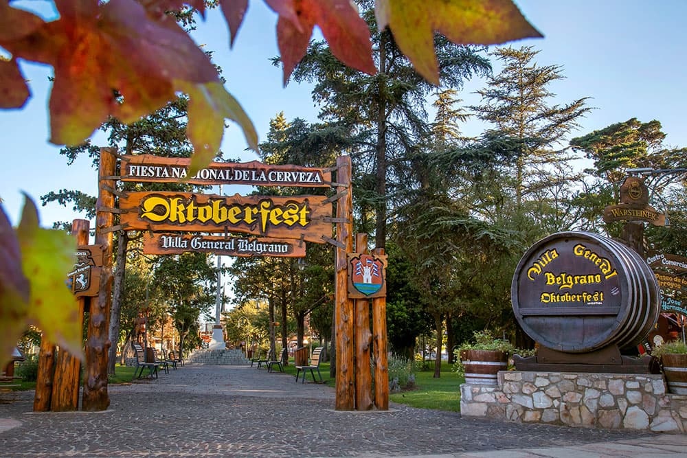 Entrada al paseo de la Fiesta Nacional de la Cerveza